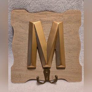 Home Decor Hangingw/Hook Letter "M" (7.5"x7.5) Flat